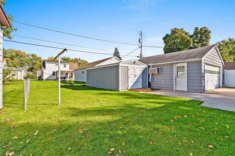 Exterior - 1712 S Adams St, Appleton, WI 54915 photo 6 of 13