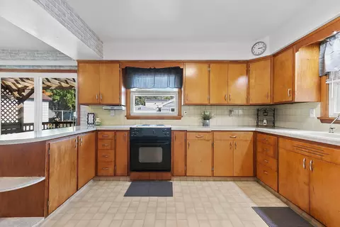 Kitchen - 1712 S Adams St, Appleton, WI 54915 photo 2 of 4