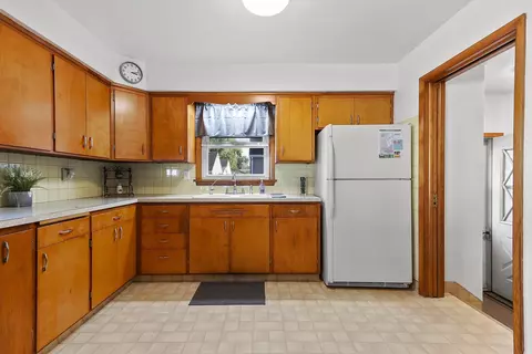 Kitchen - 1712 S Adams St, Appleton, WI 54915 photo 4 of 4