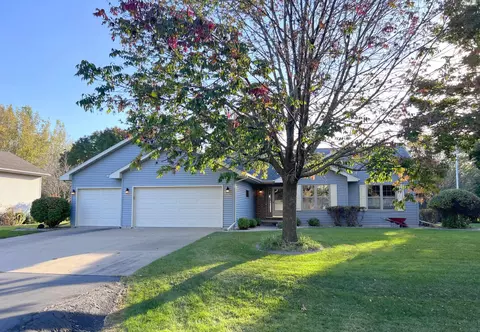 1306 Snowdon Dr, Oshkosh, WI 54904