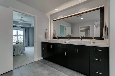Bath - w5791 Parker Way, Appleton, WI 54915 photo 2 of 7