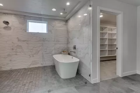 Bath - w5791 Parker Way, Appleton, WI 54915 photo 3 of 7