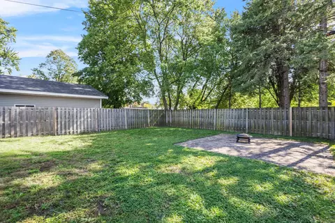 Exterior - 1025 W 8th St, Appleton, WI 54914 photo 13 of 18