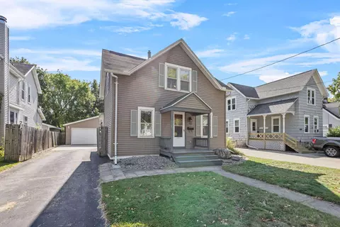 1025 W 8th St, Appleton, WI 54914