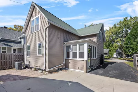 Exterior - 1025 W 8th St, Appleton, WI 54914 photo 11 of 18