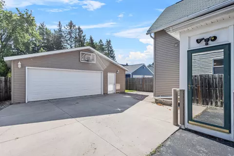 Exterior - 1025 W 8th St, Appleton, WI 54914 photo 8 of 18