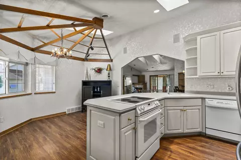 w6189 Long Court, Appleton, WI 54914 photo 7