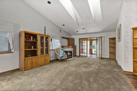 w6189 Long Court, Appleton, WI 54914 photo 2