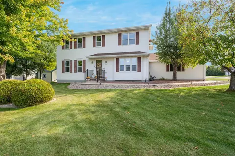 1710 Cedarhurst Dr, New London, WI 54961