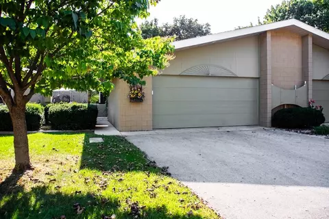 1250 W Nicolet Cir, Appleton, WI 54914