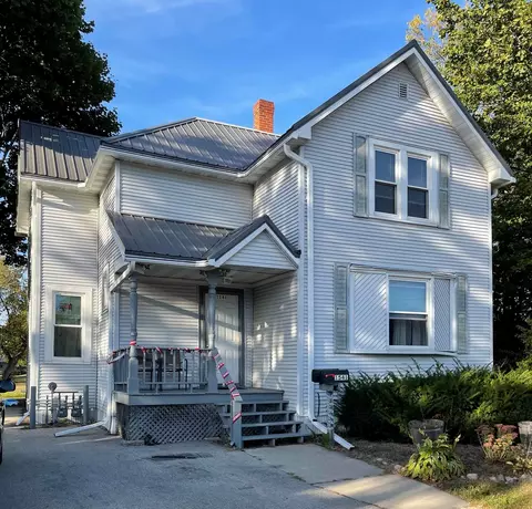1541 Main St, Oconto, WI 54153