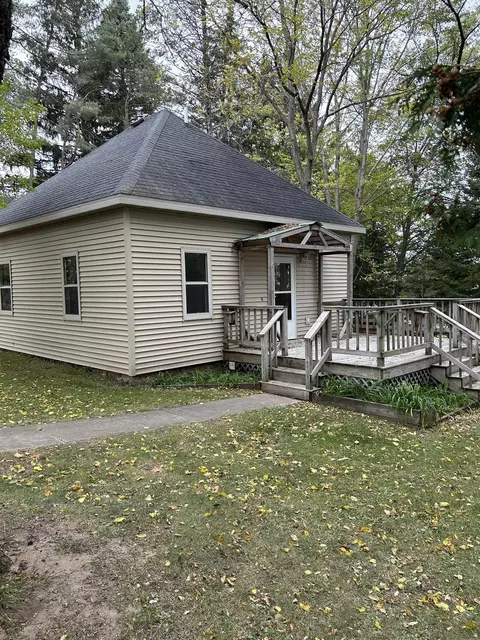 204 E High St, Weyauwega, WI 54983