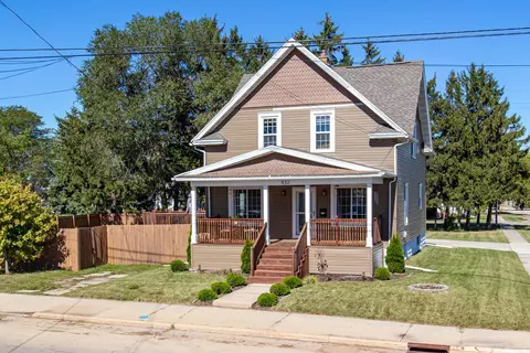 832 W 9th Ave, Oshkosh, WI 54902