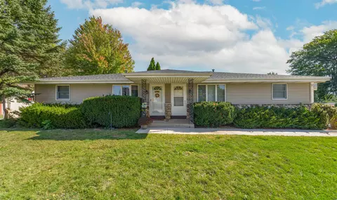 1026 Taylor St, Little Chute, WI 54140