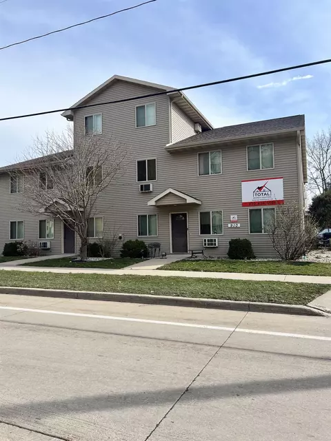 910 Elmwood Ave, Oshkosh, WI 54901
