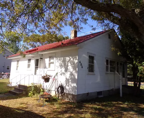 606 S Evergreen St, Wautoma, WI 54982