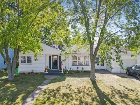 2631 18th Ave, Menominee, MI 49858