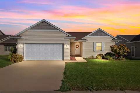 3332 Mockingbird Way, Oshkosh, WI 54904