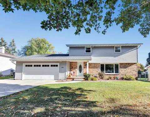 1282 Ponderosa Ave, Green Bay, WI 54313