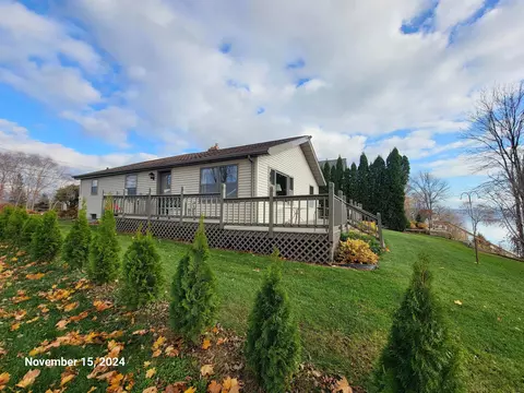 w5583 Firelane 12, Menasha, WI 54952