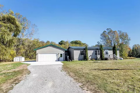6516 Young Rd, Oconto, WI 54153