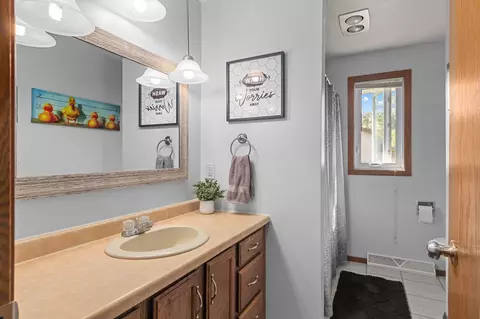Bath - w6176 Pilgrim Street, Appleton, WI 54914 photo 2 of 2