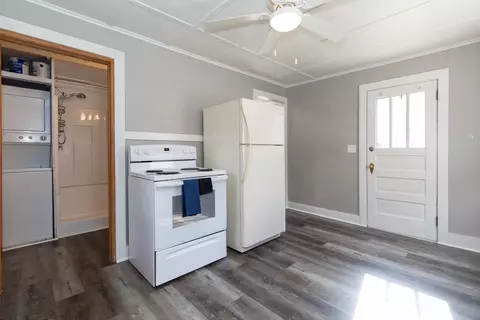 Entry Way - 420 E Taft Ave, Appleton, WI 54915 photo 1 of 3