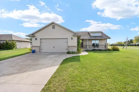 543 Harvest Hill Dr, Denmark, WI 54208