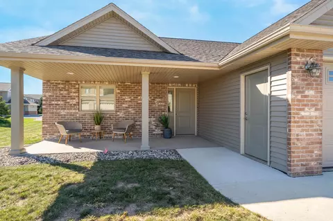 2355 E Plank Cir, Appleton, WI 54915 photo 2