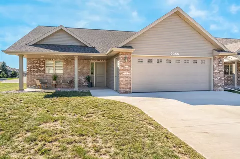 2355 E Plank Cir, Appleton, WI 54915