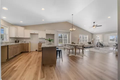 2355 E Plank Cir, Appleton, WI 54915 photo 10