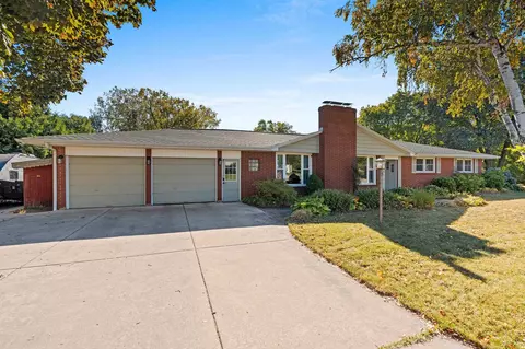 3511 Delahaut St, Green Bay, WI 54301