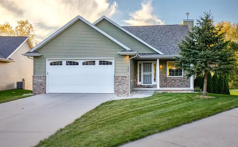 533 Golf Side Ct, Hortonville, WI 54944