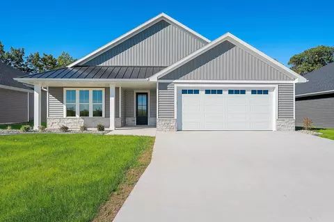 372 Eaglewood Trl, Green Bay, WI 54311
