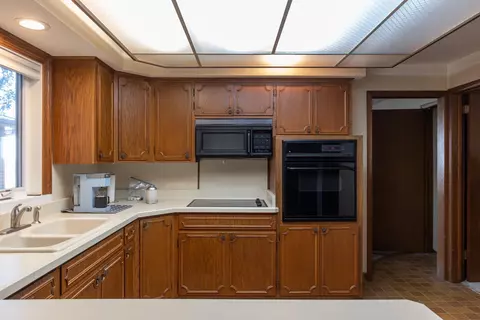 Kitchen - 2625 N Union St, Appleton, WI 54911 photo 3 of 4