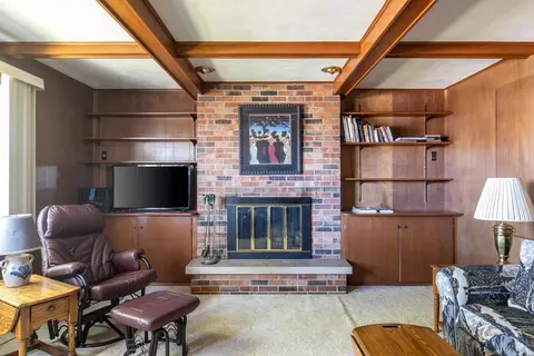 Living - 2625 N Union St, Appleton, WI 54911 photo 1 of 2