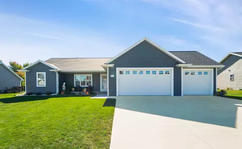 1941 Antelope Trl, Kaukauna, WI 54130