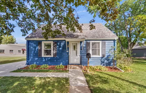 512 W 15th Ave, Oshkosh, WI 54902