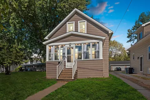 1104 Bay Shore Dr, Oshkosh, WI 54901