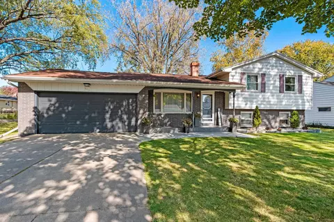 509 Karen Ln, Green Bay, WI 54301