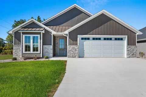 380 Eaglewood Trl, Green Bay, WI 54311