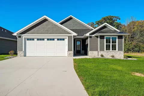 366 Eaglewood Trl, Green Bay, WI 54311