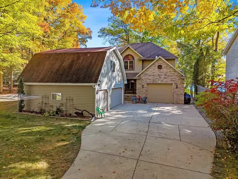 9722 N Kelly Lake Rd, Suring, WI 54174