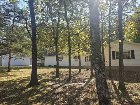 w7157 South Oakwood Circle, Neshkoro, WI 54960