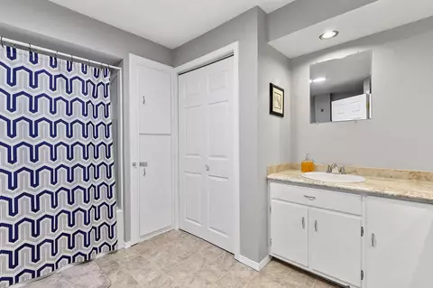 Bath - 420 W Packard St, Appleton, WI 54911 photo 2 of 3
