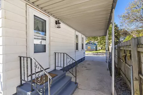Exterior - 420 W Packard St, Appleton, WI 54911 photo 3 of 7
