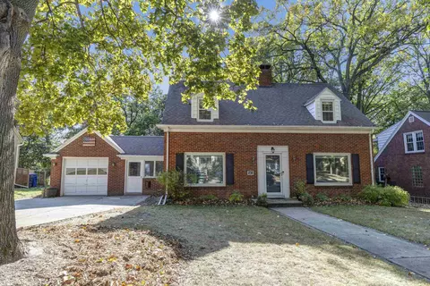 232 Oak Hill Dr, Green Bay, WI 54301
