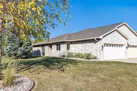 901 Trailside Ct, De Pere, WI 54115