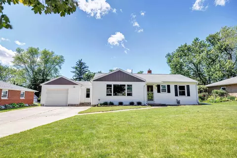 606 Eastview Dr, Green Bay, WI 54302