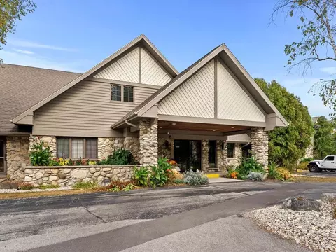 4676 Glidden Dr #104, Sturgeon Bay, WI 54235